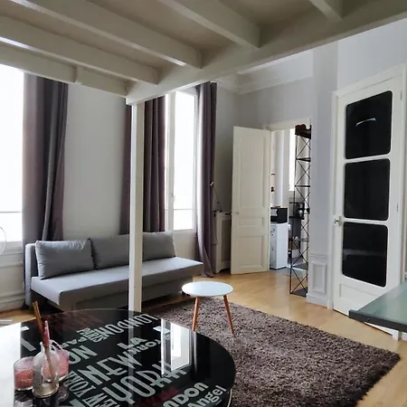 Apartment 16 Near Arc De Triomphe And Eiffel Tower